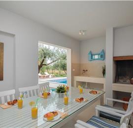 Spacious 6-bedroom villa with pool near Trogir sleeps 15
